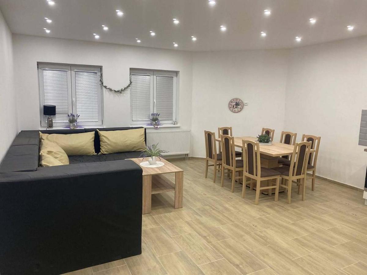 Květinové apartmány u Jordů Marenice Exterior foto