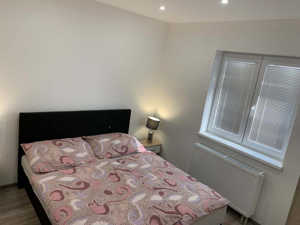 Květinové apartmány u Jordů Marenice Exterior foto